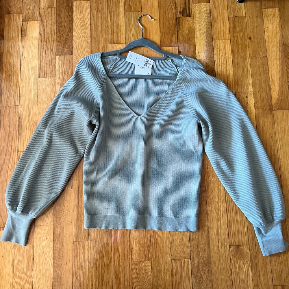 NWT ABERCROMBIE & FITCH Balloon Sleeve V-Neck Sweater